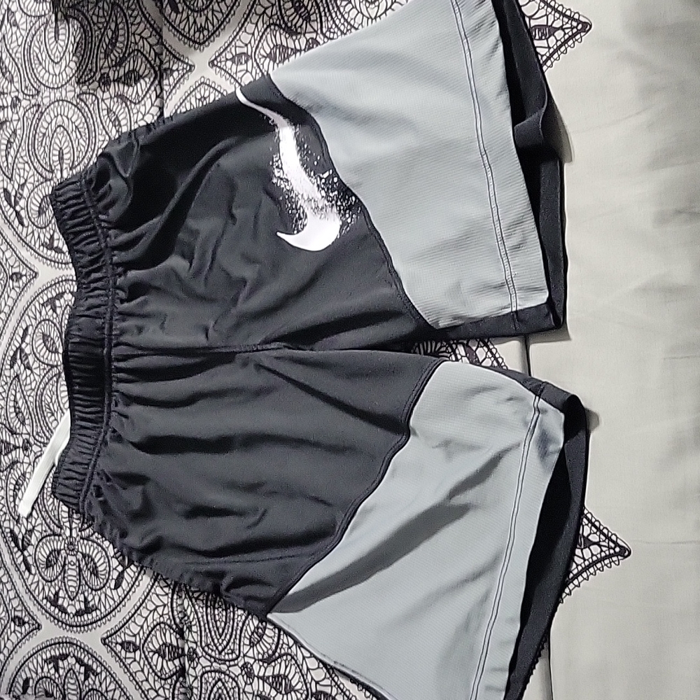Yth Large Dry Fit Nike blk shorts